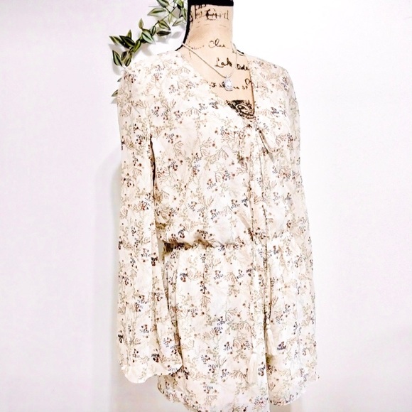 🆕️ Sugarlips Ivory Romper with Wide Sleeve Hems. Underlined. Elastic Waist NWT - Picture 4 of 11